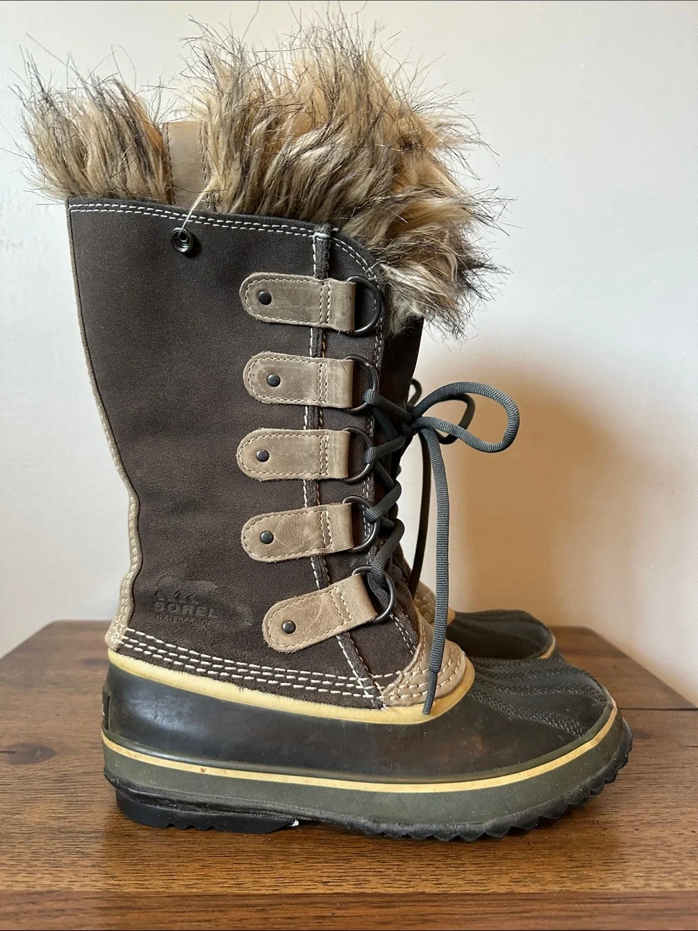 Sorel NL 1540-051 Women's 6 Faux Fur Lace Up Boots